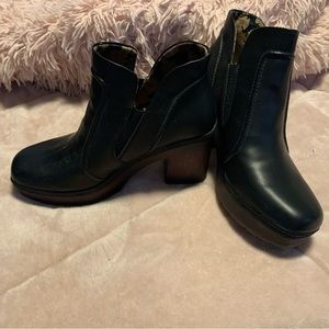 Korks robin clog bootie